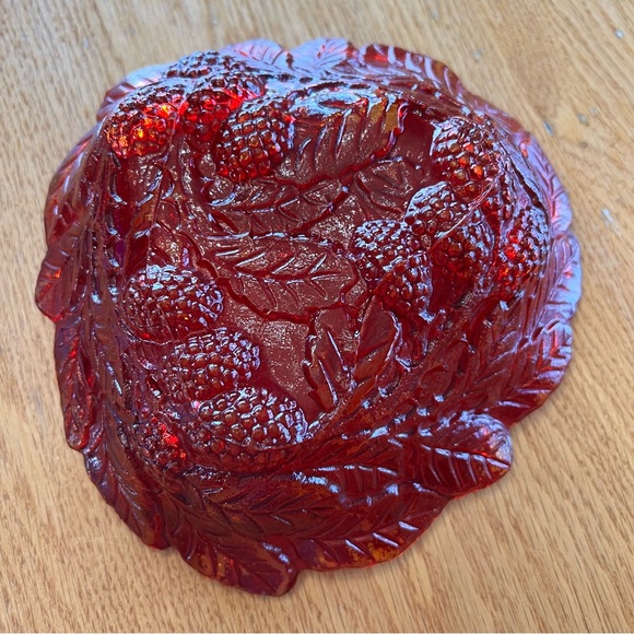 Vintage Indiana Glass Bowl Ruby Red
Dish Logan Berry Leaves 7"x2" - Picture 9 of 10